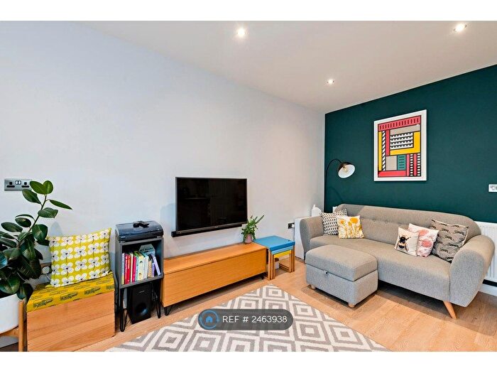 4 Bedroom Maisonette To Rent In Thornbury Way, London, E17