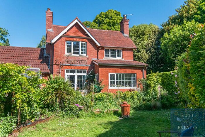 3 Bedroom Semi-Detached House For Sale In Newcourt Road, Exeter, EX3