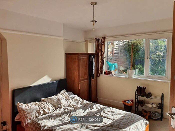 6 Bedroom End Of Terrace House To Rent In Donnington Grove, Southampton, SO17