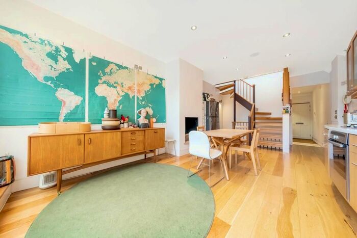 3 Bedroom Terraced House To Rent In Broomhouse Road, Fulham, SW6
