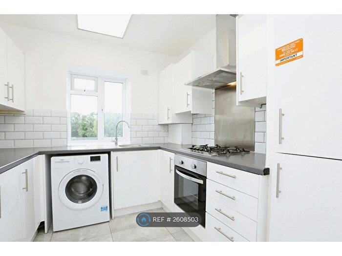 3 Bedroom Flat To Rent In Lydden Court, London, SE9