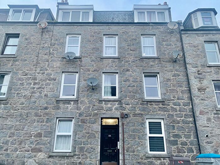 3 Bedroom Flat To Rent In Kintore Place, Second Floor Flat, AB25