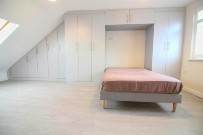 Studio To Rent In Park Road, Hounslow, TW3