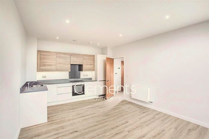 2 Bedroom Flat To Rent In Selden Hill, Hemel Hempstead, HP2
