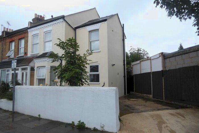 2 Bedroom End Of Terrace House To Rent In Bristow Road, Hounslow, TW3