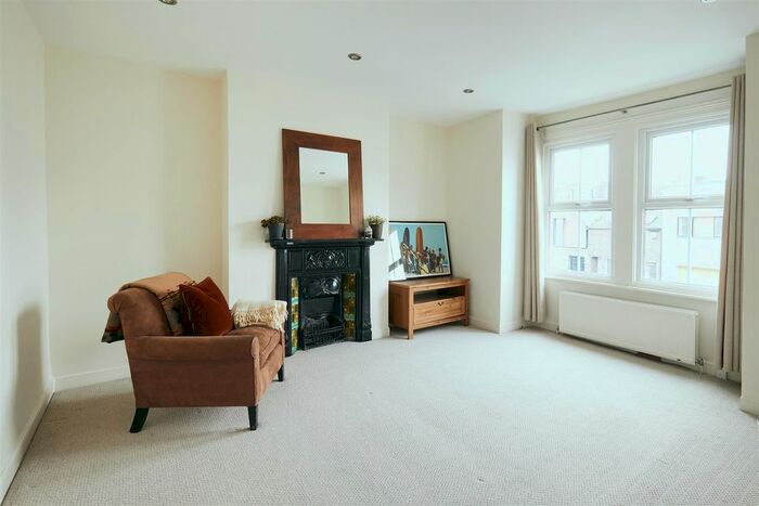 3 Bedroom Flat To Rent In Thames Road, Chiswick W4