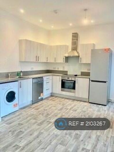 3 Bedroom Flat To Rent In Abbey Meadows, Leicester, LE4