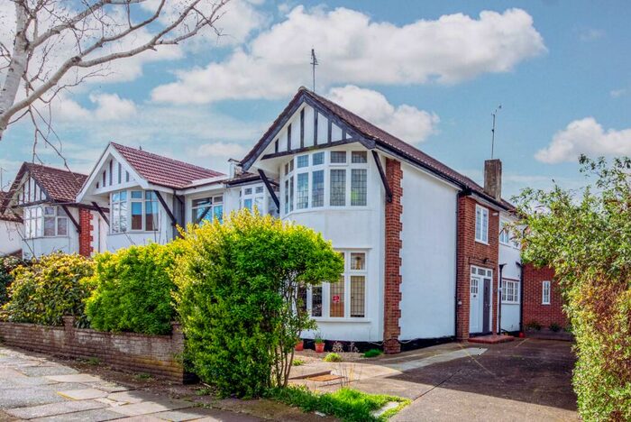2 Bedroom Maisonette For Sale In Hendale Avenue, Hendon, NW4