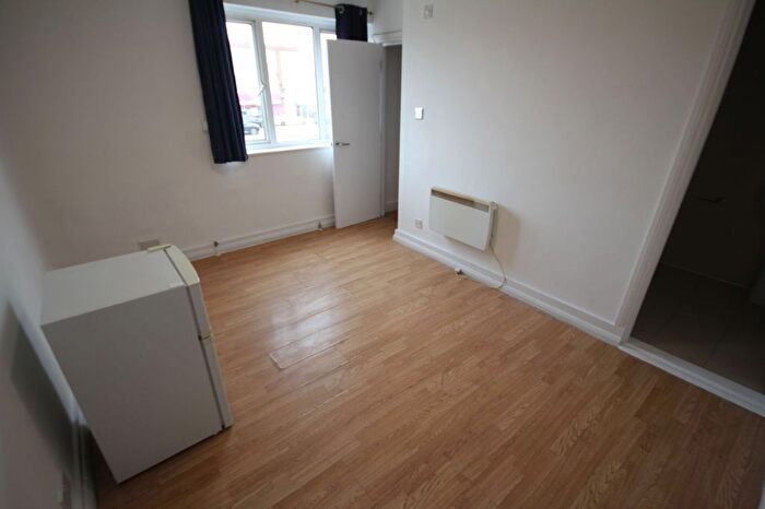 Property To Rent In Lees Parade, Uxbridge, UB8