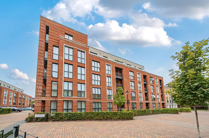2 Bedroom Flat For Sale In Fellowes Rise, Winchester, Hampshire, SO22