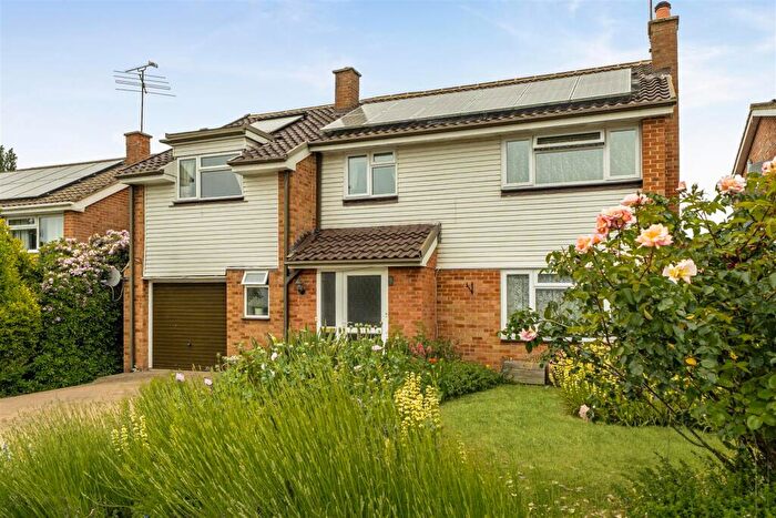 5 Bedroom Detached House For Sale In Meadow Walk Wokingham, Berkshire, RG41
