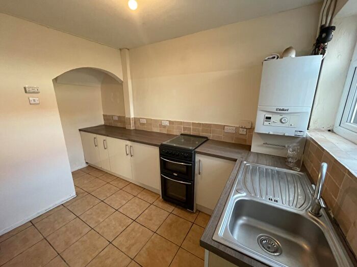 3 Bedroom House To Rent In Stanley Park Avenue North, L4