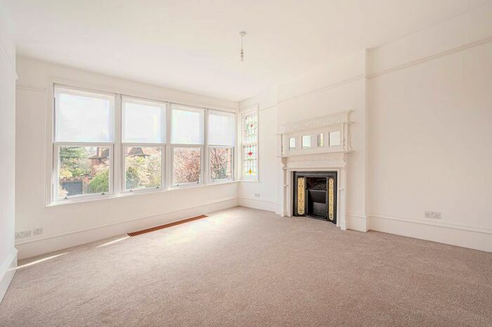 4 Bedroom Semi-Detached House To Rent In Holden Road, Woodside Park, London, N12