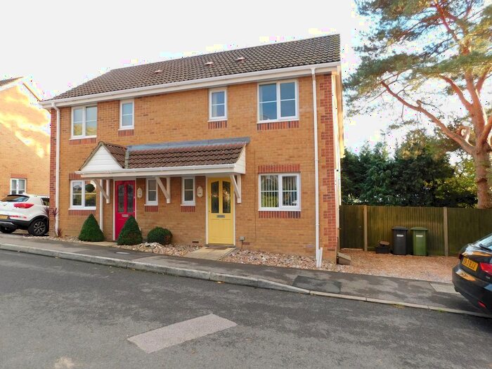 2 Bedroom Semi-Detached House To Rent In Sunnyfield Rise, Southampton, SO31