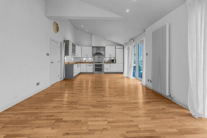 2 Bedroom Flat To Rent In Portland Gardens, Leith, Edinburgh, EH6