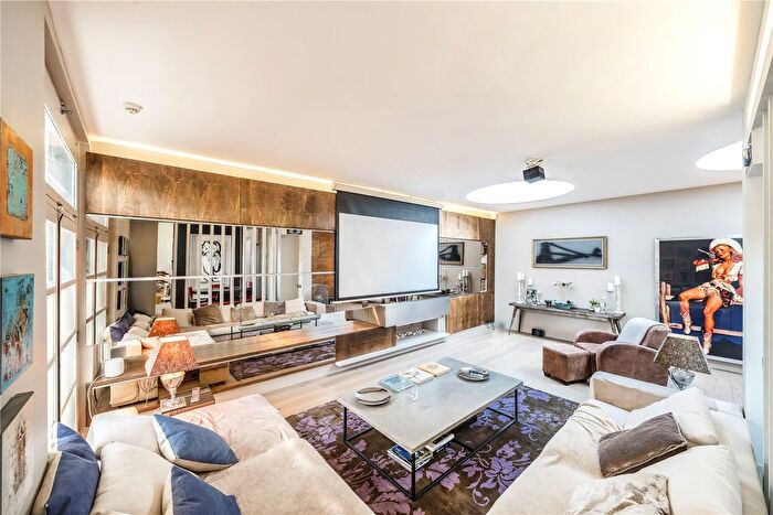 3 Bedroom Mews To Rent In Ansleigh Place, London, W11