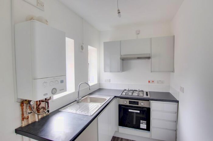 2 Bedroom Flat To Rent In Manor Road, Trowbridge, BA14