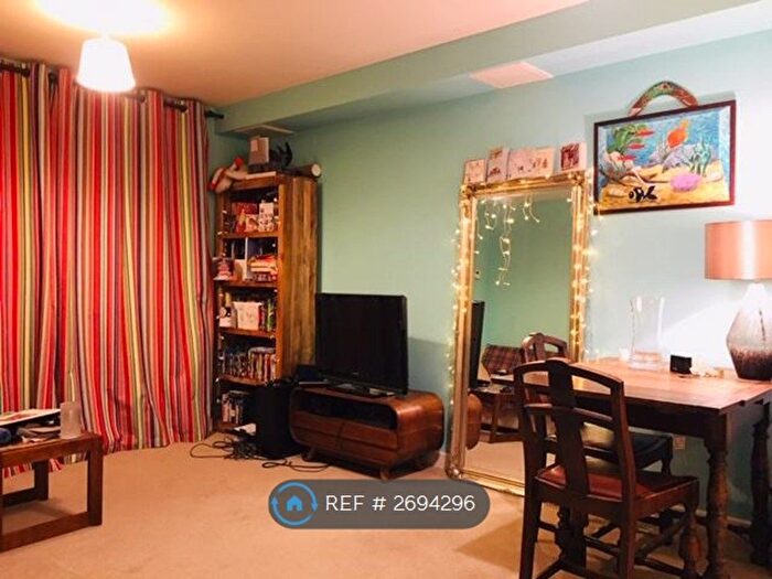 1 Bedroom Flat To Rent In Hollyfield, London, N4