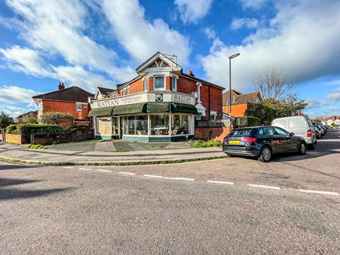 3 Bedroom Flat For Sale In Malmesbury Road, Shirley, Southampton, SO15