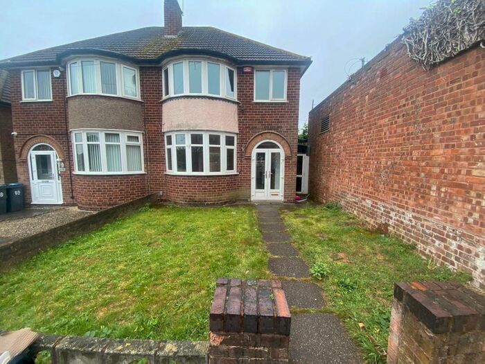 3 Bedroom House To Rent In Gailey Croft, Birmingham, B44