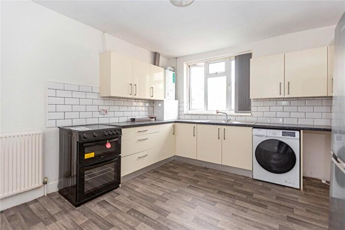 4 Bedroom Maisonette To Rent In Druid Hill, Stoke Bishop, Bristol, BS9