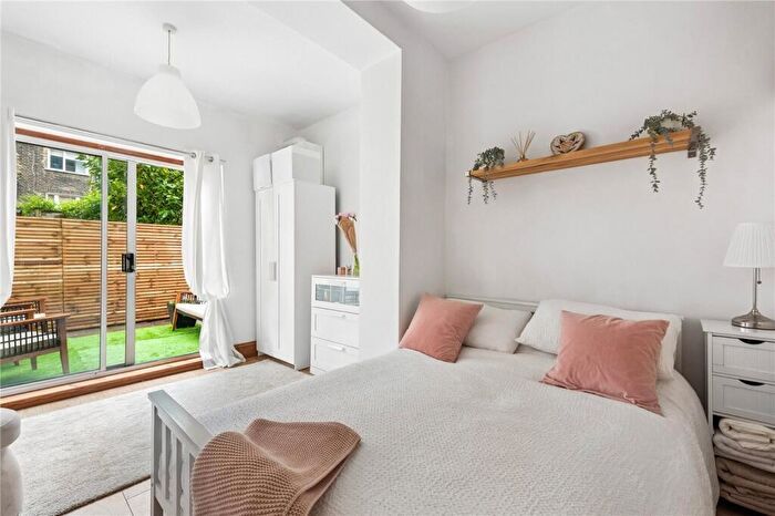1 Bedroom Apartment For Sale In Offord Road, London, N1 - Photo 5