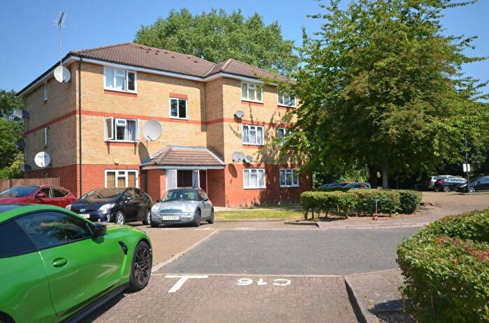 1 Bedroom Flat To Rent In Cambridge Close, Neasden, London, NW10