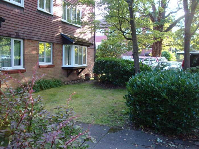 2 Bedroom Flat To Rent In Woking, GU21