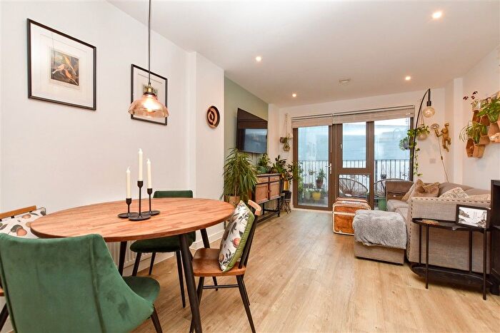 1 Bedroom Flat For Sale In Purley Way, Croydon, Surrey, CR0