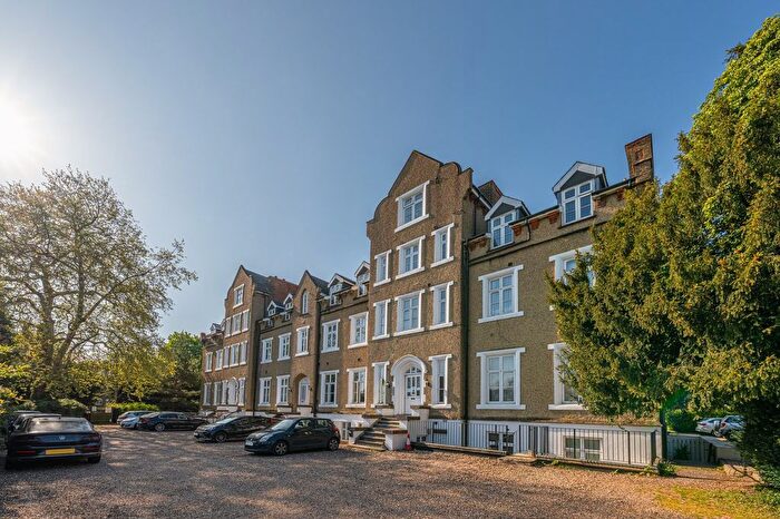 2 Bedroom Flat For Sale In Upton Park, Slough, SL1