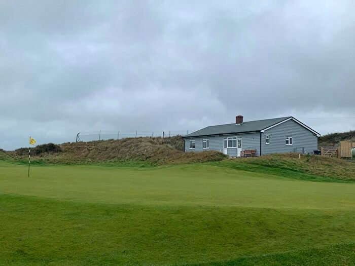 3 Bedroom Bungalow To Rent In Ferry Club House, Hayling Island, PO11