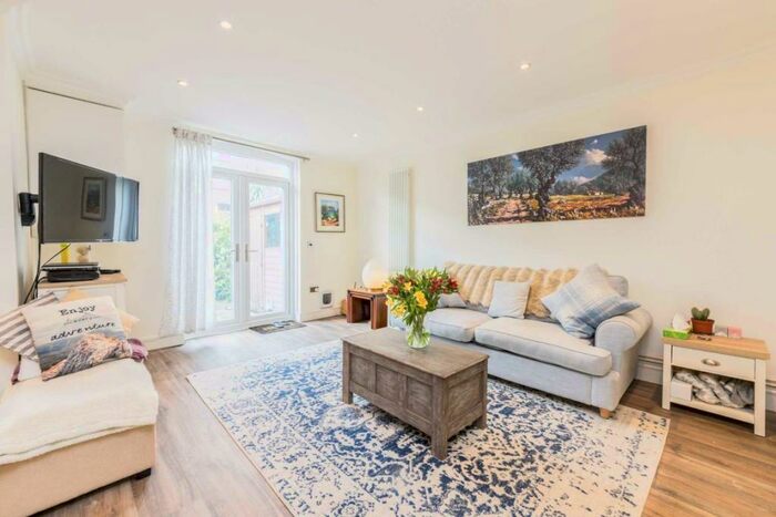 1 Bedroom Flat To Rent In Ravenslea Road, Balham, SW12
