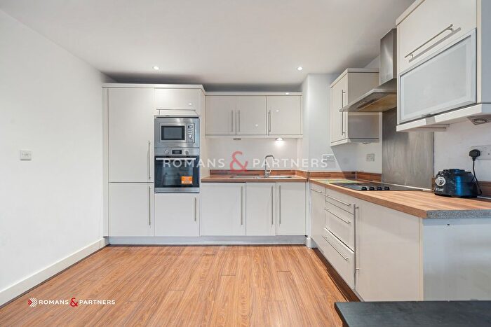2 Bedroom Flat To Rent In Fathom Court, Gallions Reach, E16