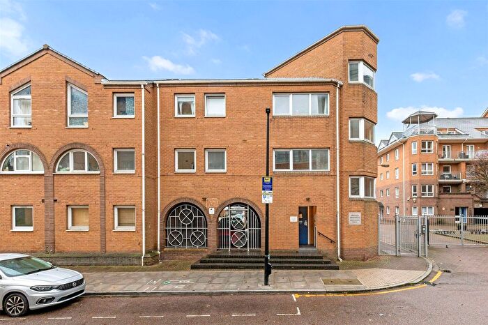 2 Bedroom Flat To Rent In Homer Drive, Isle Of Dogs, London, E14