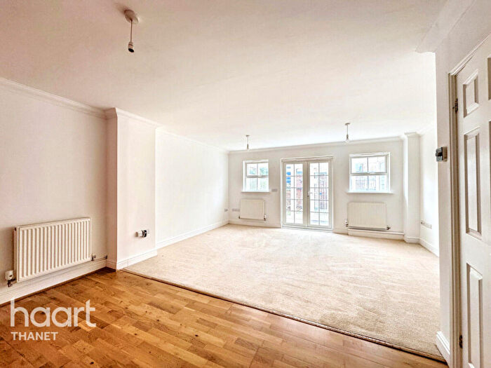 5 Bedroom Town House For Sale In Tower View, Chartham, CT4