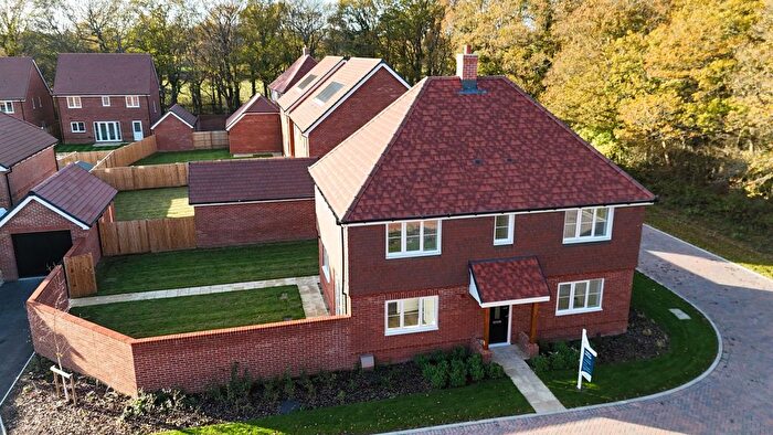 4 Bedroom Detached House For Sale In Poplar Walk, Orchard Park, RH14