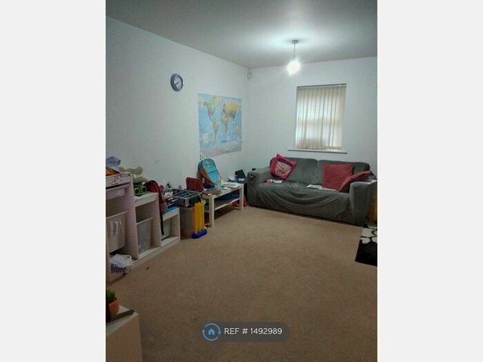 2 Bedroom Flat To Rent In Holywell Drive, Warrington, WA1