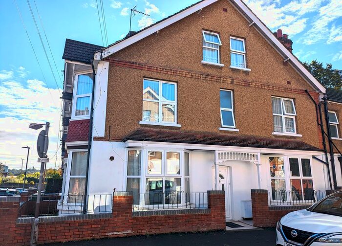 1 Bedroom Flat To Rent In Granville Road, Watford, WD18