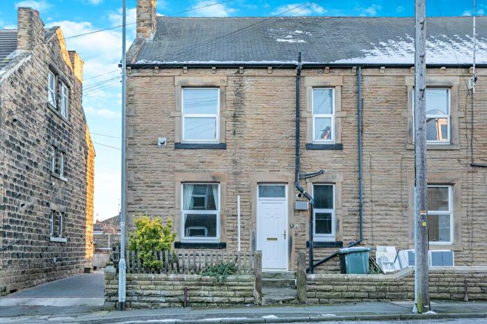 2 Bedroom End Of Terrace House To Rent In Peel Street, Morley, LS27