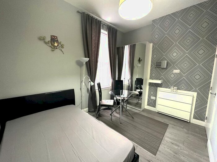 Studio To Rent In Alfred Road, Acton, London, W3