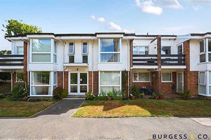 2 Bedroom Flat For Sale In Pinewoods, Bexhill-On-Sea, TN39