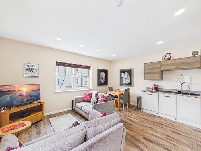 2 Bedroom Flat For Sale In Flat, Harbour View, Angel Yard, Whitby, YO21
