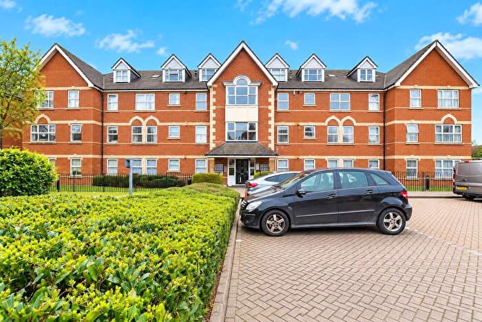 1 Bedroom Flat For Sale In Cobham Close, Enfield, EN1