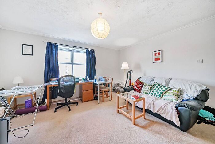 1 Bedroom Flat To Rent In Lewin Road, Streatham Common, London, SW16