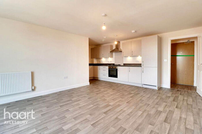 2 Bedroom Apartment To Rent In Kingsbrook Basin, Aylesbury, HP22