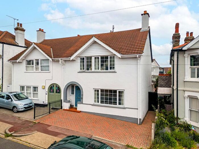 3 Bedroom Semi Detached House For Sale In Woodfield Road, Leigh-On-Sea, SS9