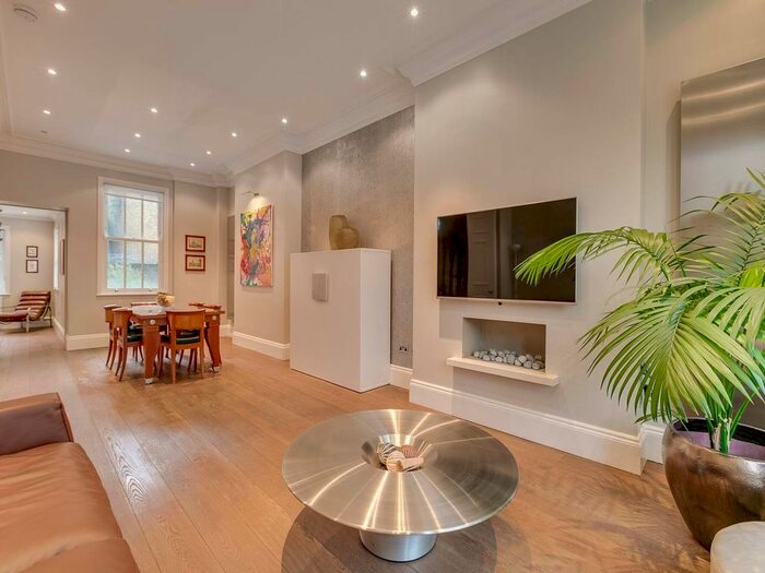 4 Bedroom Flat To Rent In Warwick Gardens, London, W14