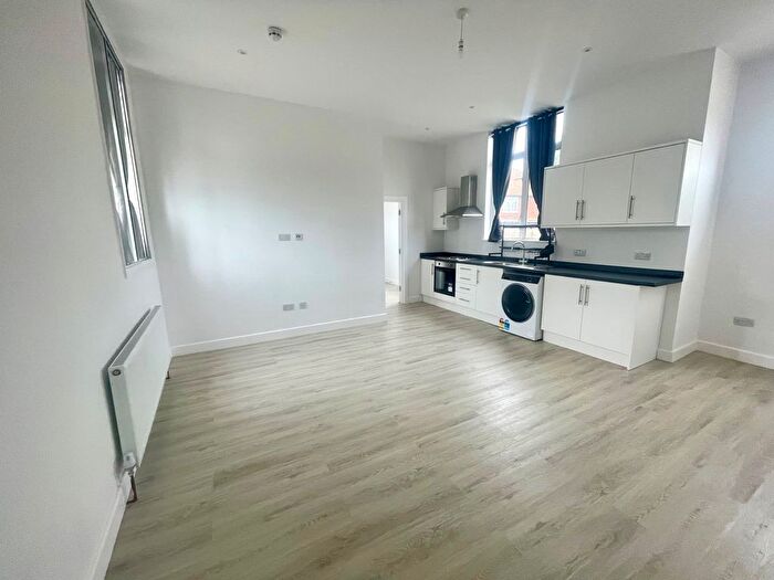 1 Bedroom Flat To Rent In Hillingdon Road, Uxbridge, UB10