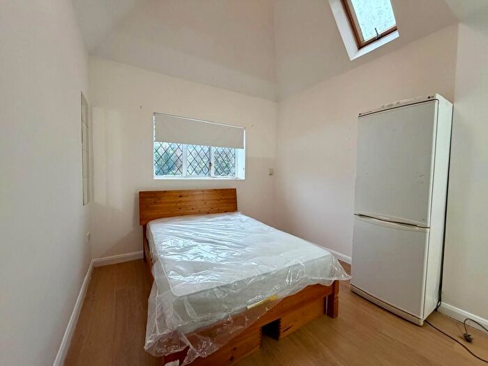 1 Bedroom Studio To Rent In Pollards Hill West, London, SW16