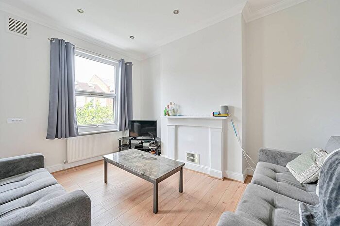 3 Bedroom Flat To Rent In Sulgrave Road, Hammersmith, London, W6